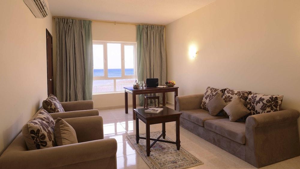 Hotel Resort Sur Beach Holiday